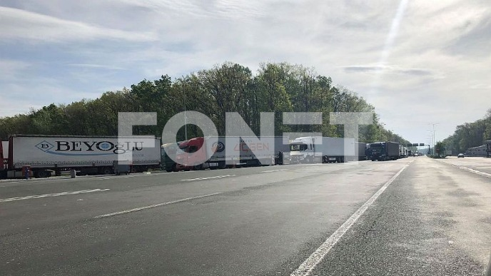 Kamioni čekaju tri sata